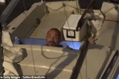 Watch: Lieutenant Dan Reveals His Wild Night Experience on a 20-Foot Boat During a Devastating Superstorm