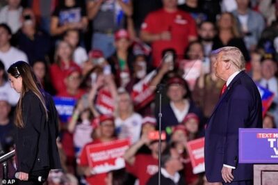 Watch: Awkward moment Trump is left stewing on stage speechless for 17 minutes in Detroit, but it was the way he handled the problem that caught people’s attention the most.