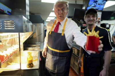 Watch : HUGE crowd gathers outside to meet President Trump at the McDonalds where he will be working the fries